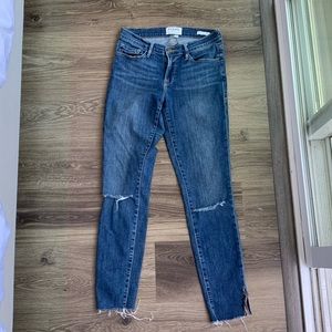 Frame Le Skinny de Jeanne + ripped knees, hem